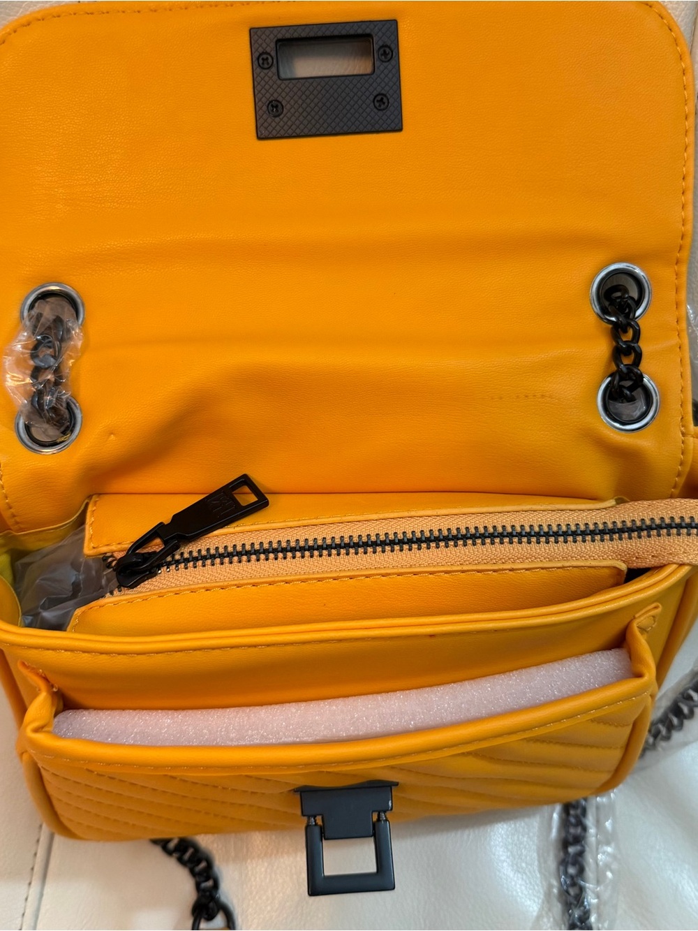 NWT Badgley Mischka Bright Yellow Quilted Chain Crossbody Bag - Picture 3 of 9